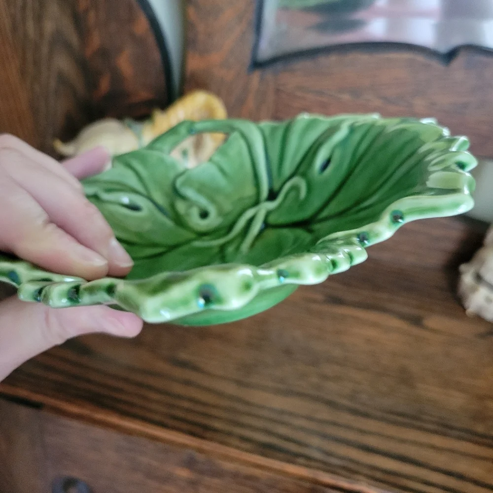 Majolica like leaf leaves bowl trinket dish